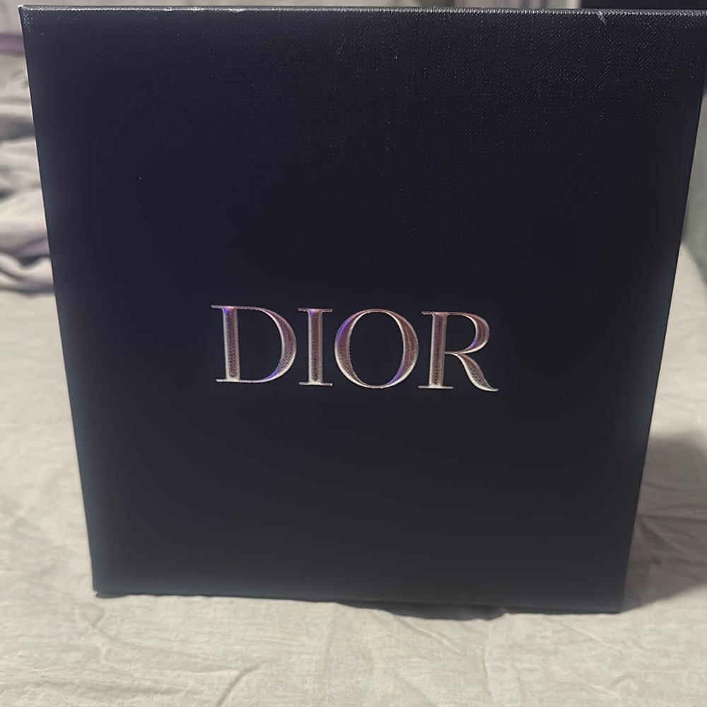 Dior White Gift Box with Ribbon - Picture 4 of 5